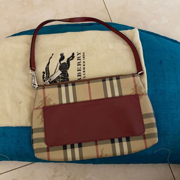 Burberry Handbags - Burberry small shoulder bag in leather